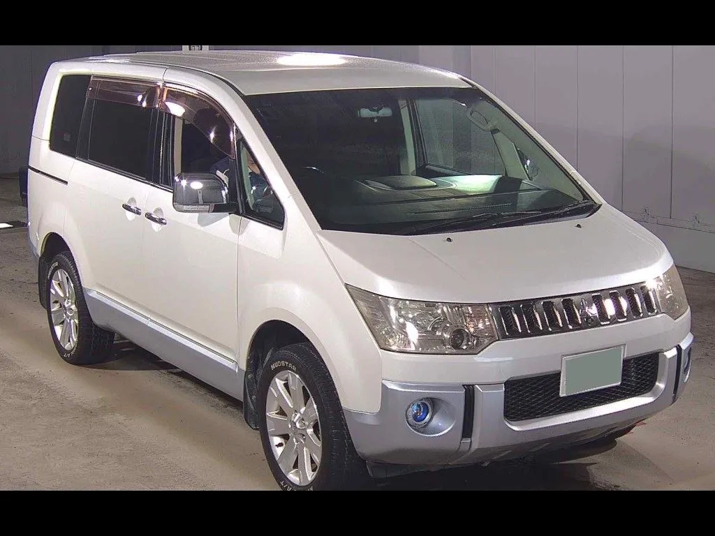 MITSUBISHI DELICA D:5 4WD CHAMONIX