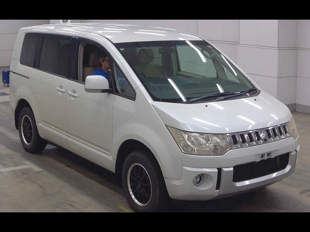MITSUBISHI DELICA D:5 4WD G NAVI PACKAGE