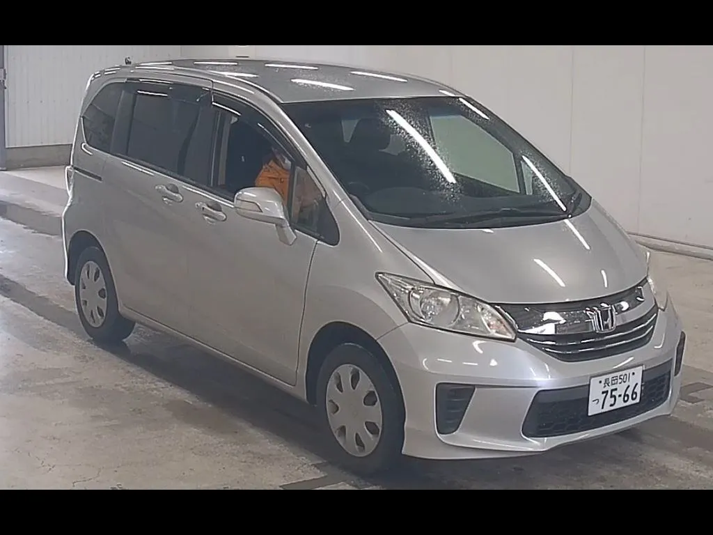 HONDA FREED 4WD G JUST SELECTION