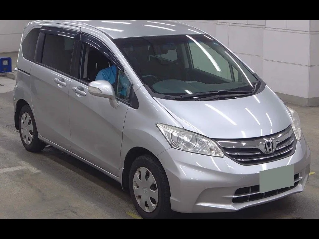 HONDA FREED 4WD G JUST SELECTION