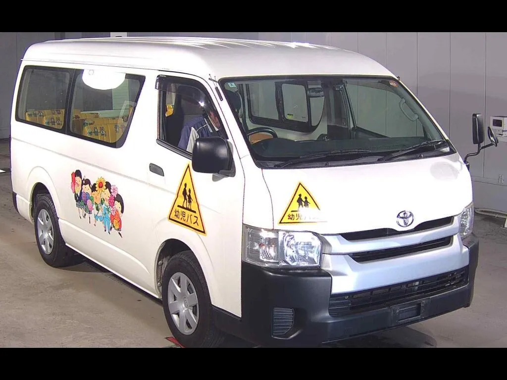 TOYOTA HIACE WAGON 4D