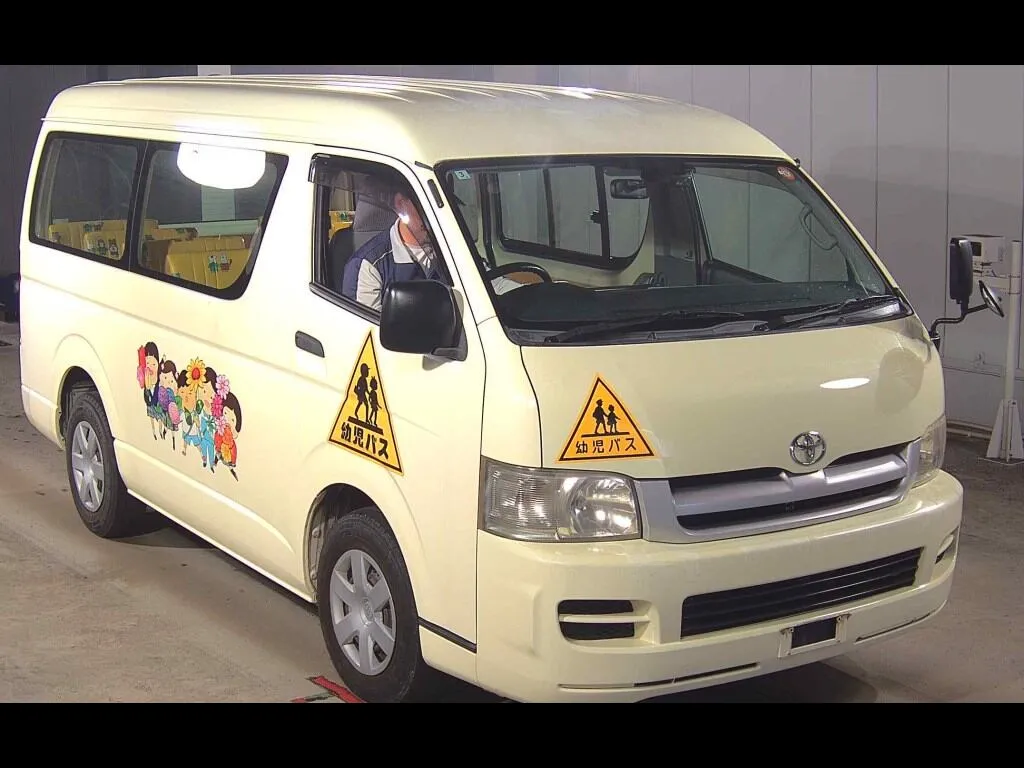 TOYOTA HIACE WAGON 4D
