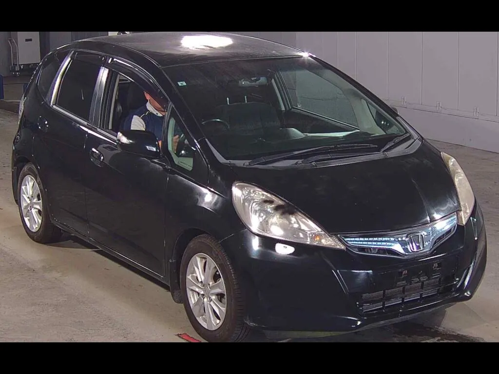 HONDA FIT HYBRID NAVI PREMIUM SELECTION