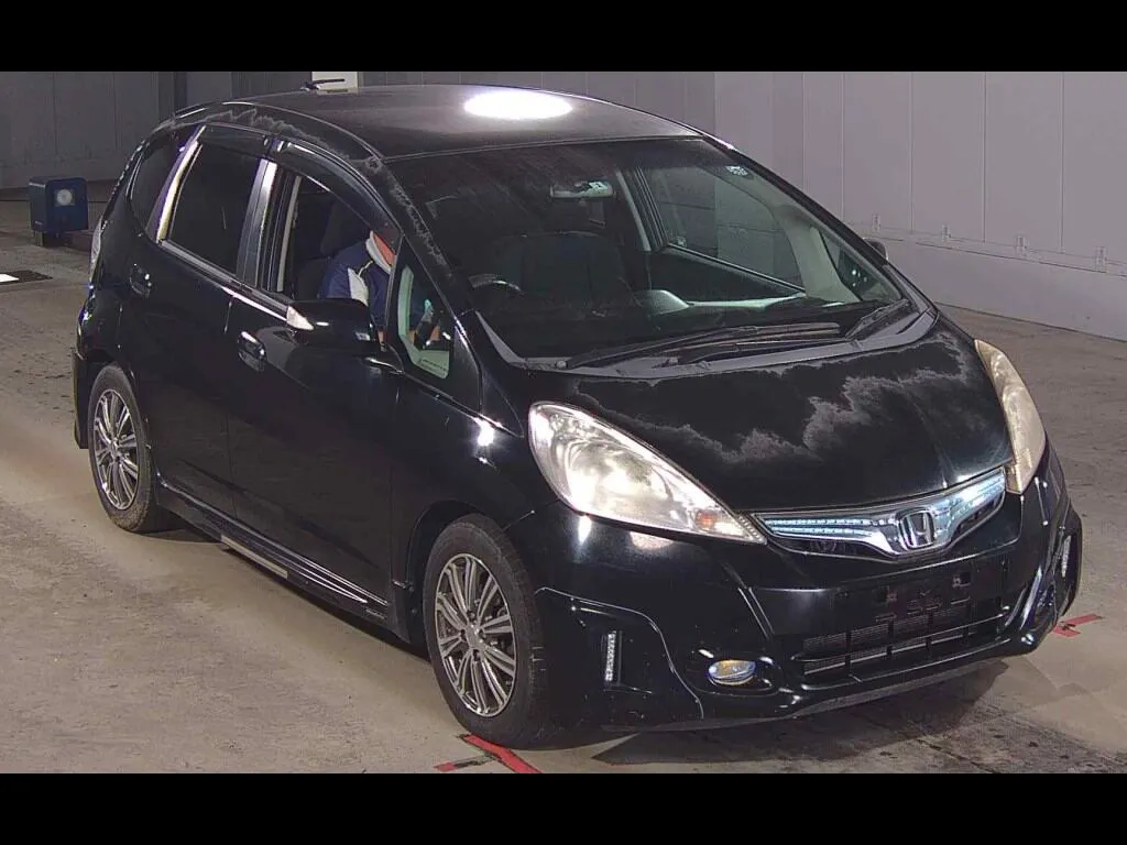 HONDA FIT HYBRID NAVI PREMIUM SELECTION