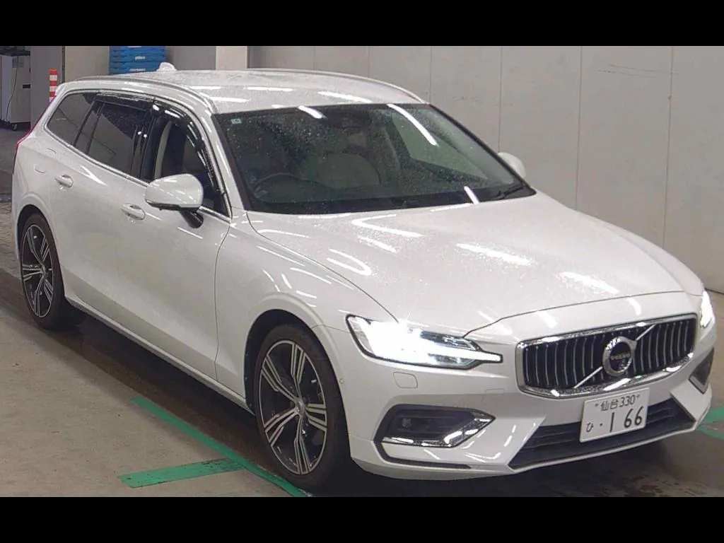 VOLVO V60 T5 MOMENTUM
