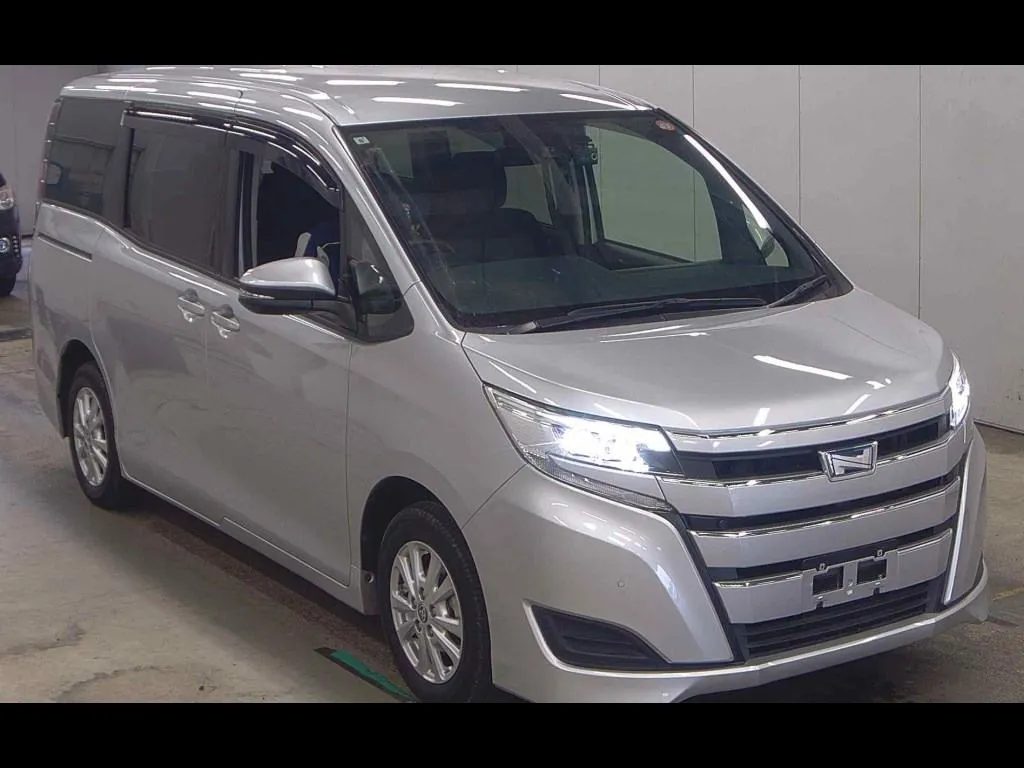 TOYOTA NOAH HYBRID X