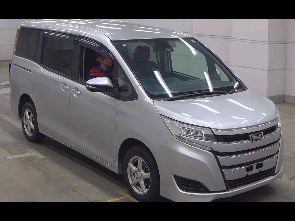TOYOTA NOAH 4WD X