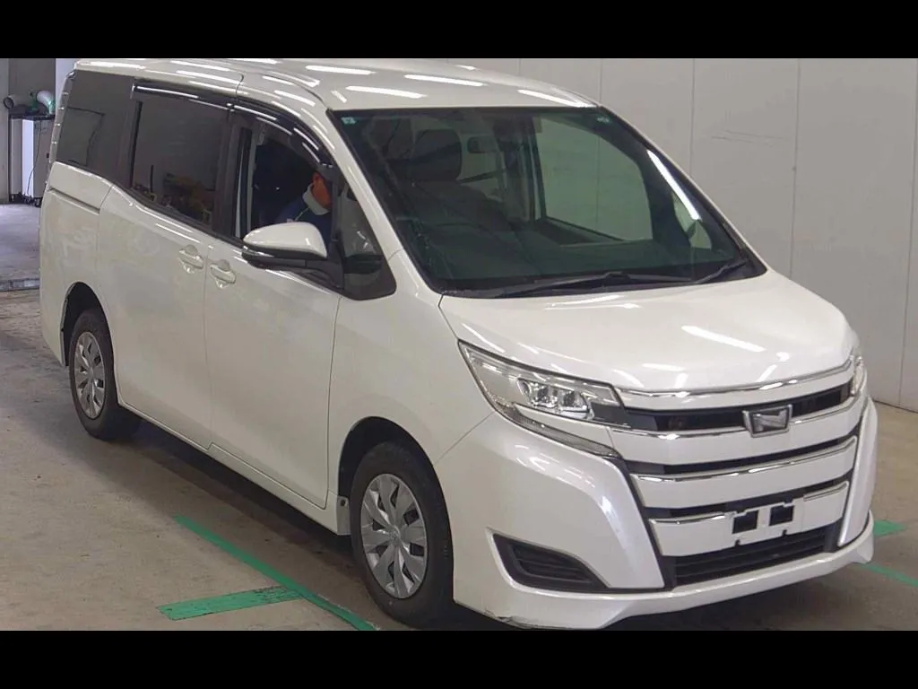 TOYOTA NOAH 4WD X