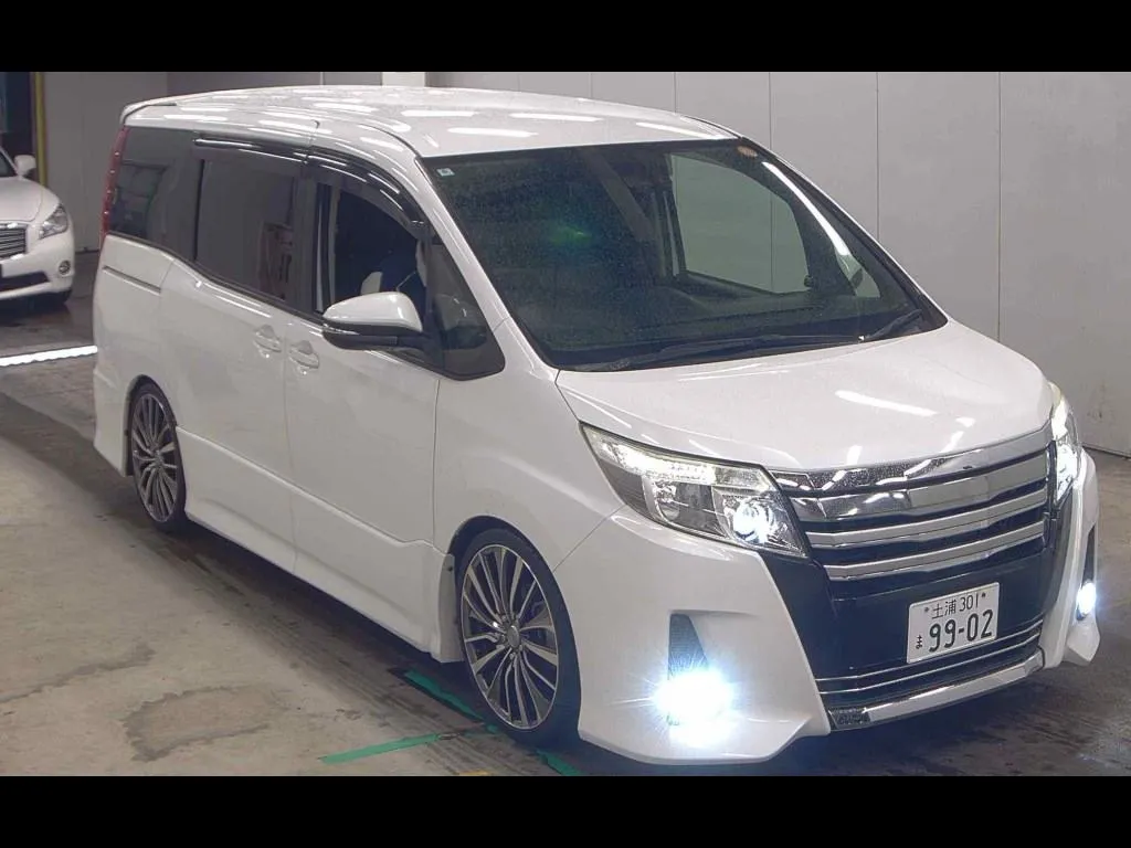 TOYOTA NOAH HYBRID SI