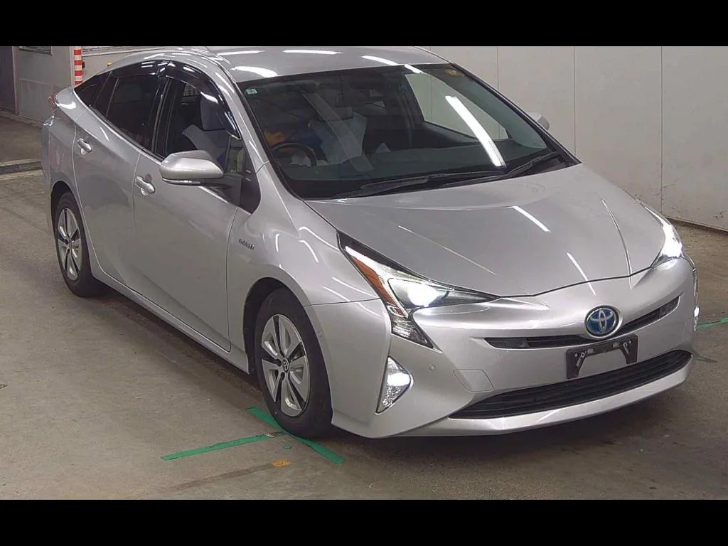 TOYOTA PRIUS 5D A