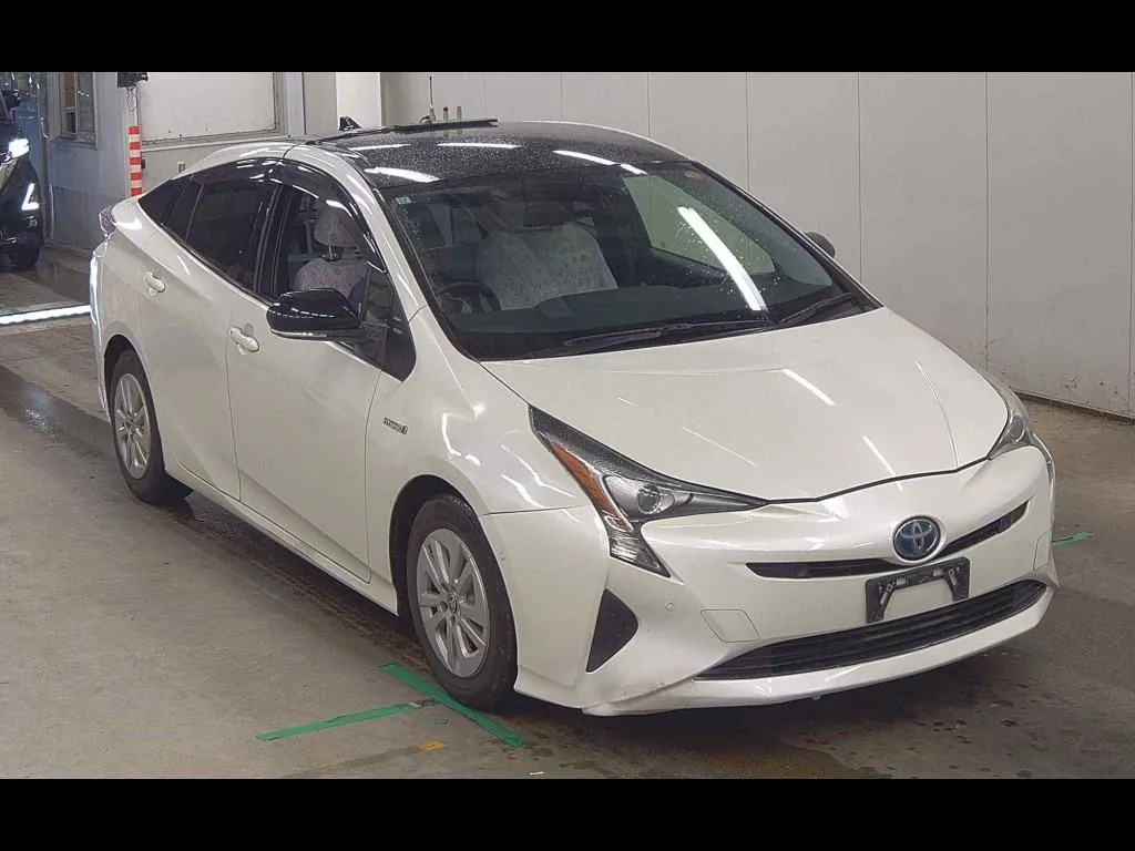 TOYOTA PRIUS 5D S SAFETY PLUS TWO TONE