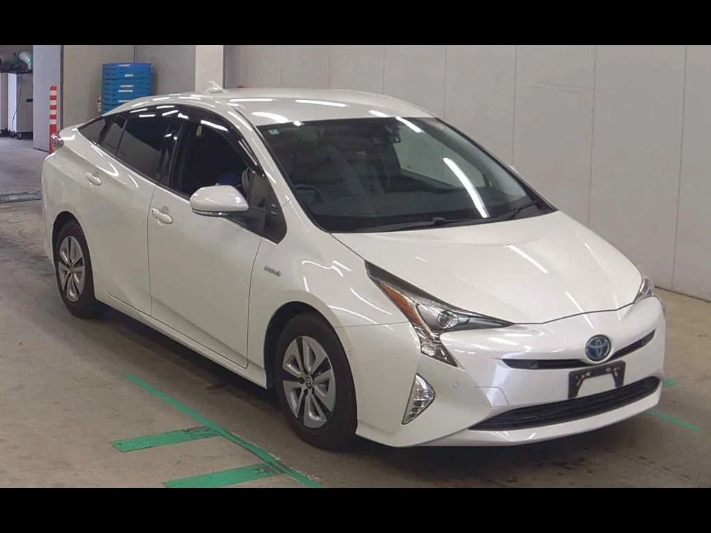 TOYOTA PRIUS 5D A