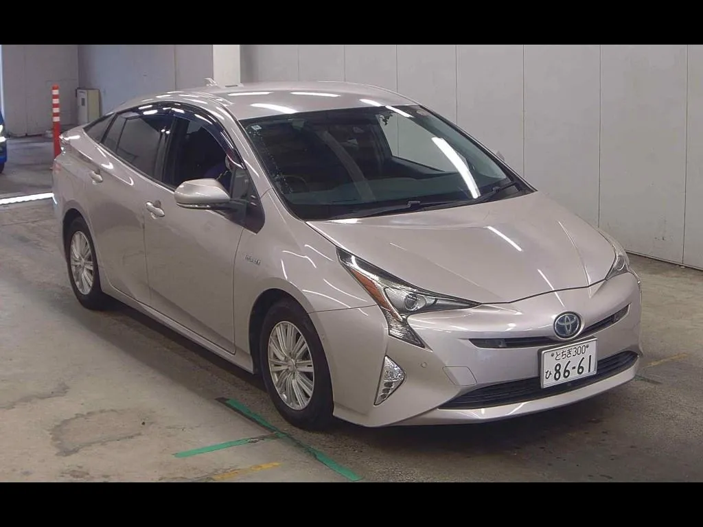 TOYOTA PRIUS 5D A