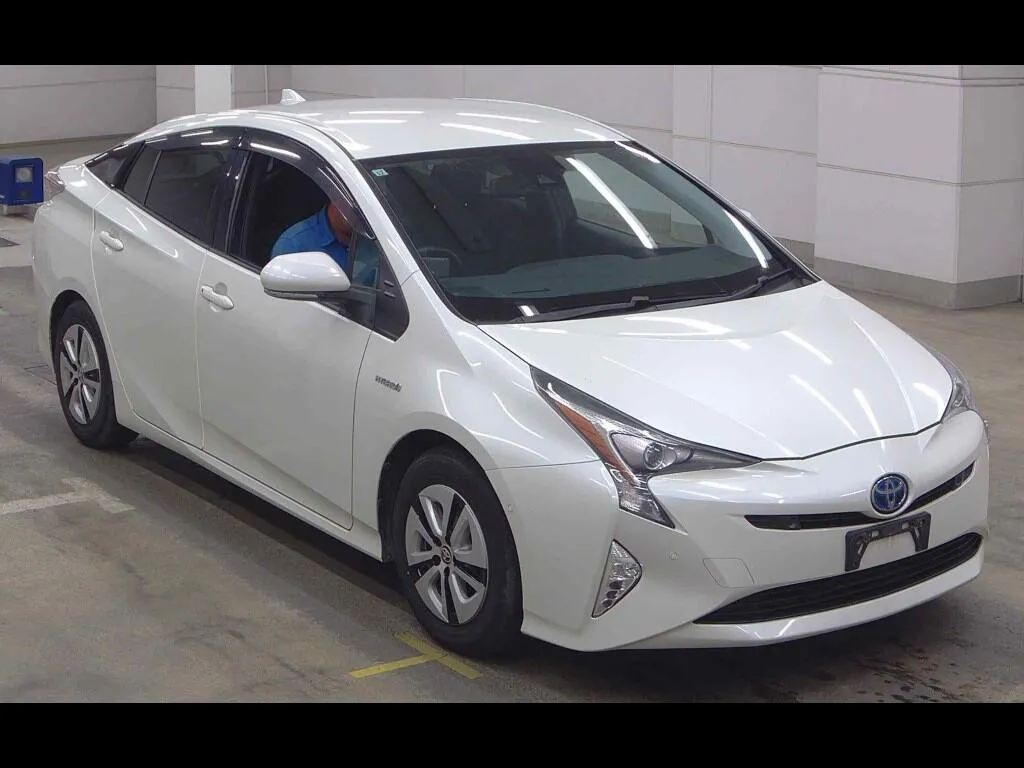 TOYOTA PRIUS 5D 4WD A