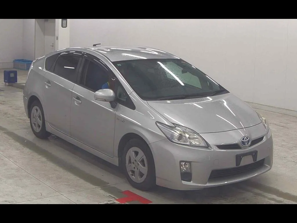 TOYOTA PRIUS 5D L
