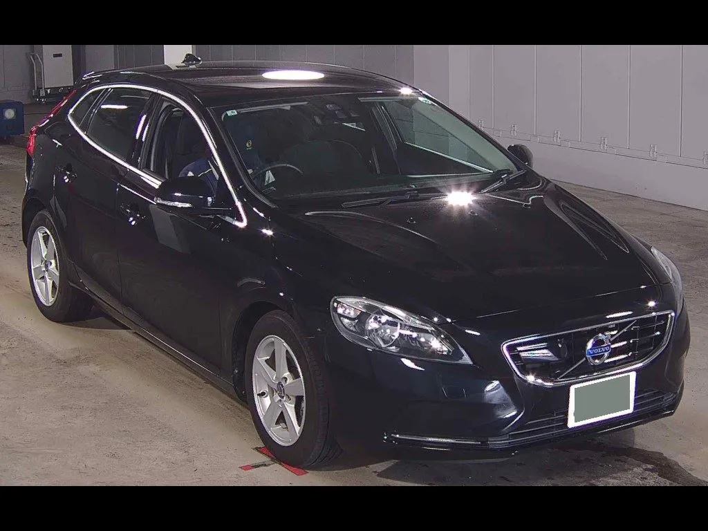VOLVO V40 T4