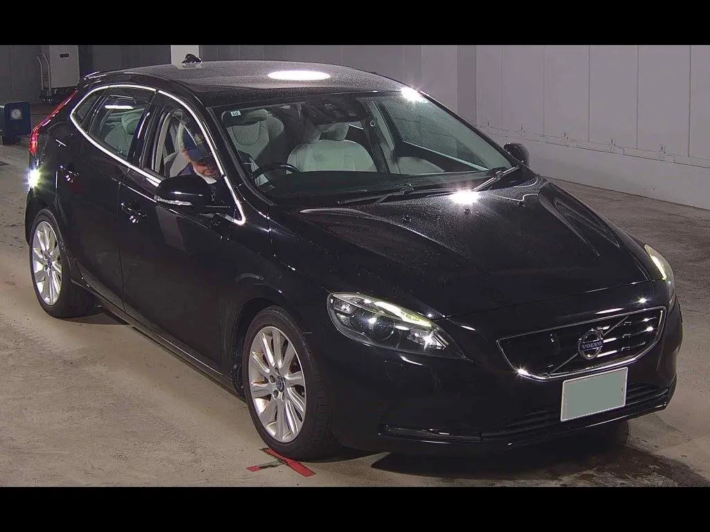 VOLVO V40 T4 SE