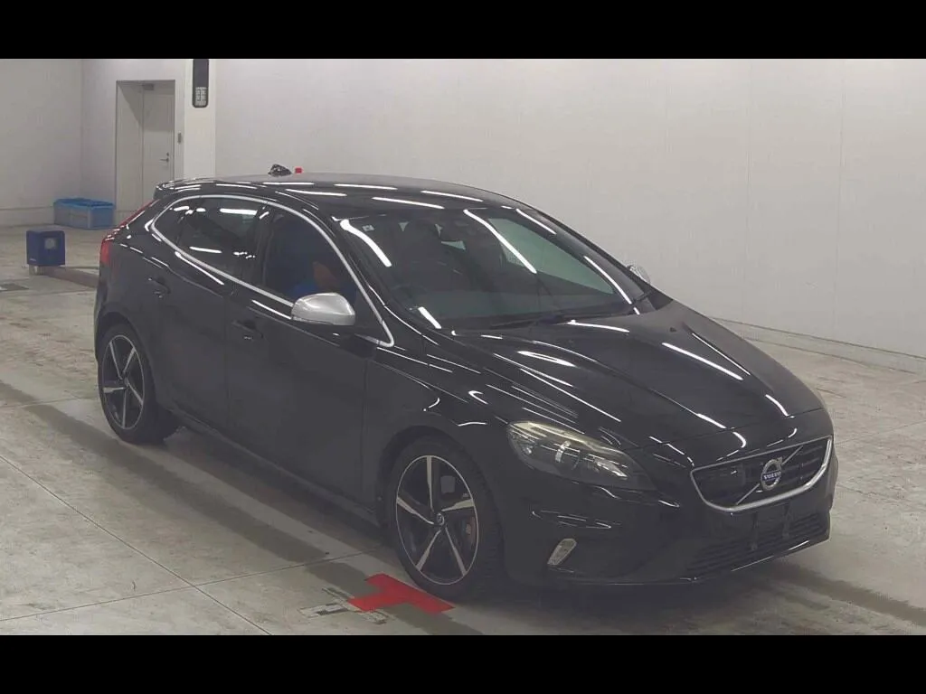 VOLVO V40 T5 R-DESIGN
