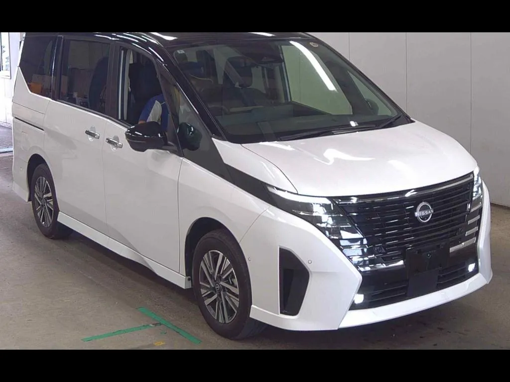 NISSAN SERENA 5D 4WD E-4ORCE HIGHWAY STAR V