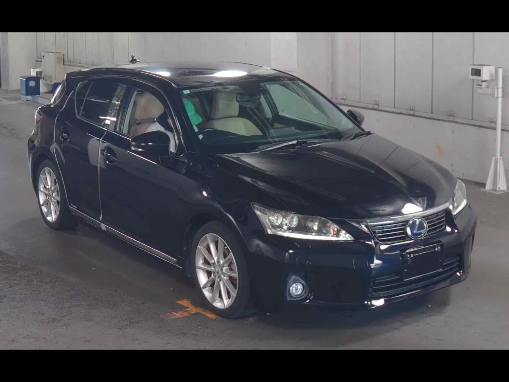 LEXUS CT CT200H VERSION L