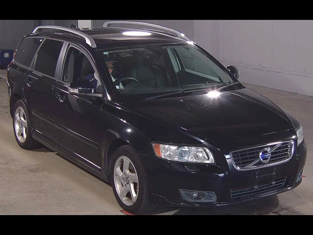 VOLVO V50