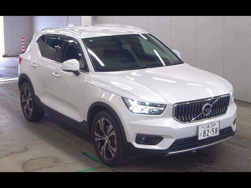 VOLVO XC40 4WD B4 AWD INSCRIPTION