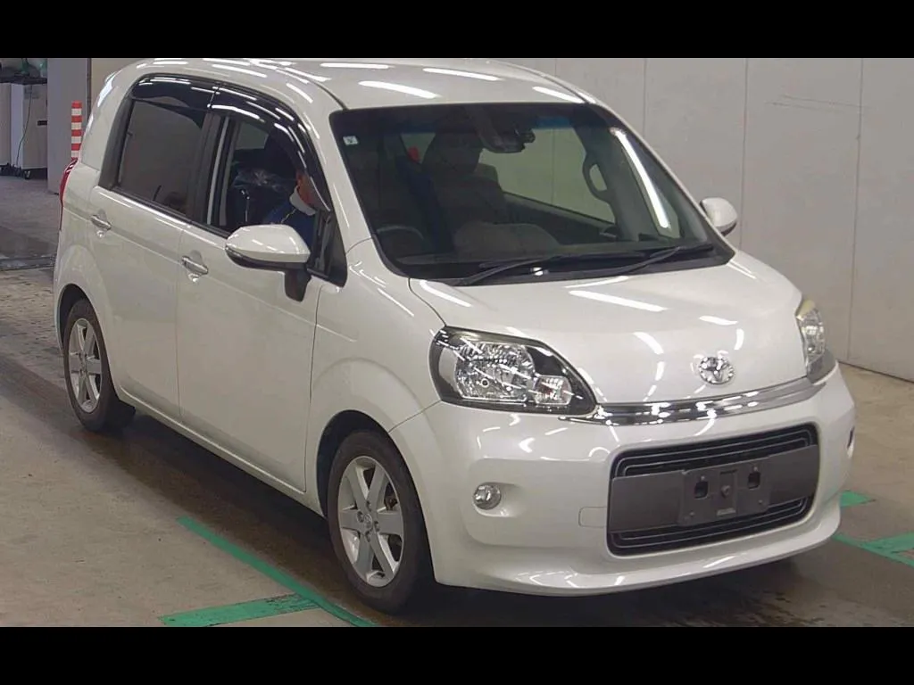 TOYOTA PORTE 4D G