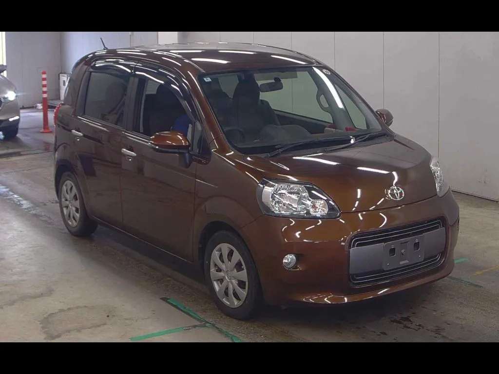 TOYOTA PORTE 4D X