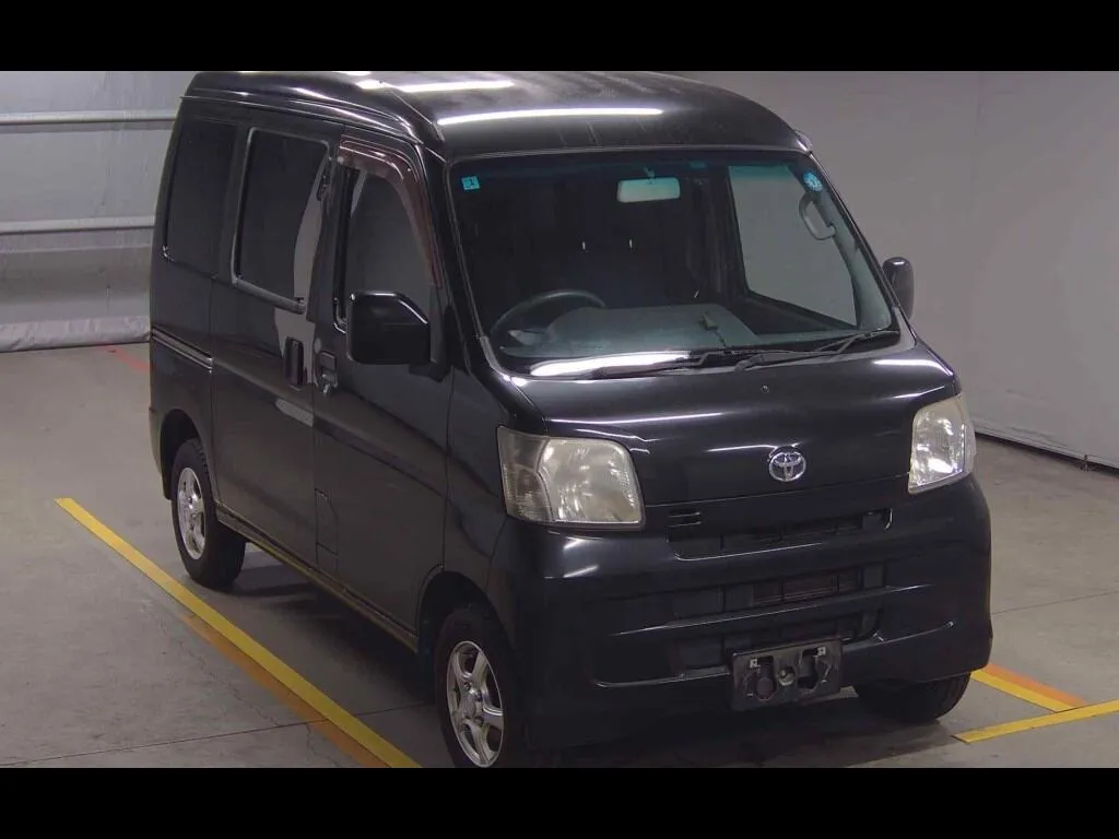 TOYOTA PIXIS VAN CRUISE
