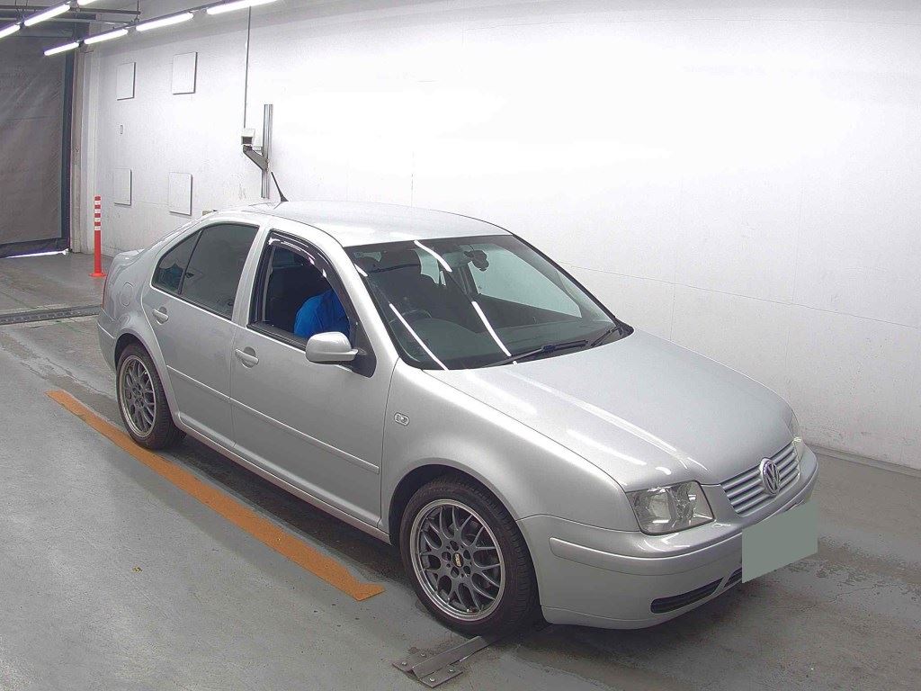 VOLKSWAGEN BORA