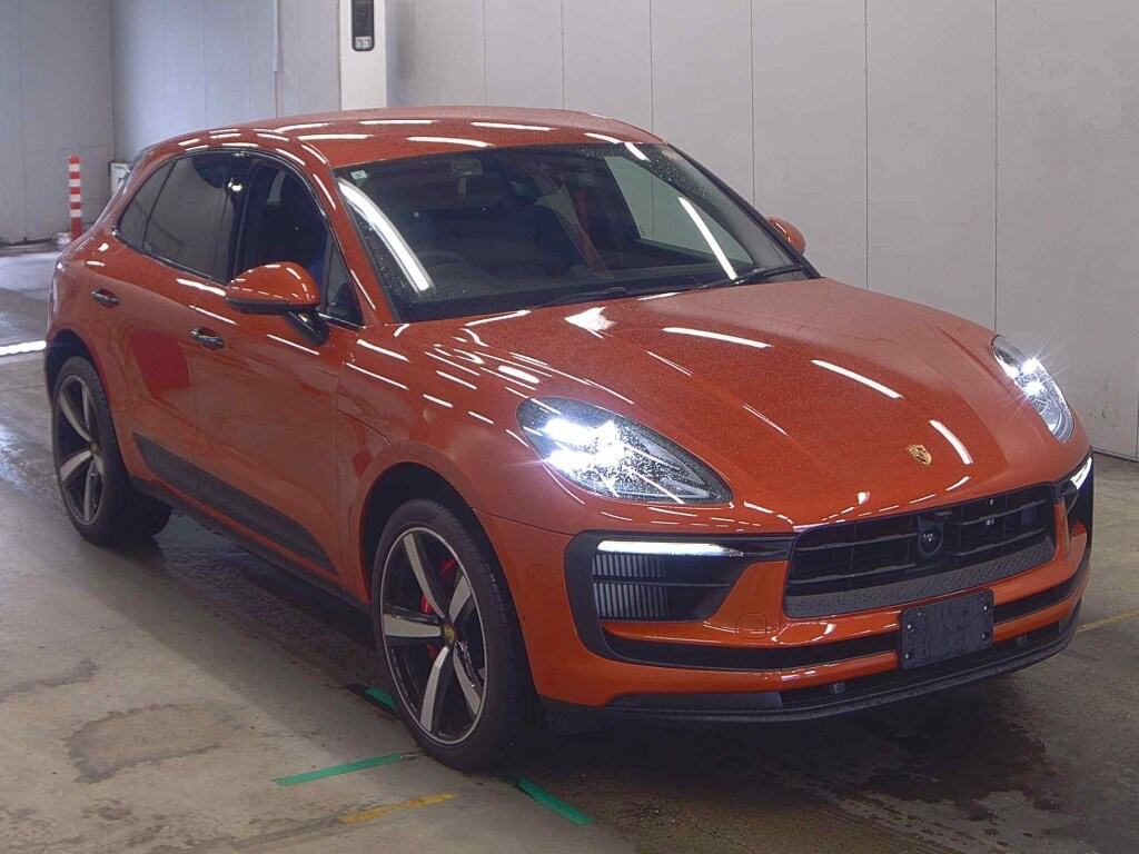 PORSCHE MACAN