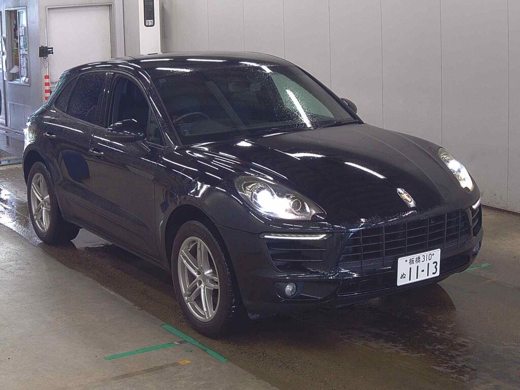 PORSCHE MACAN