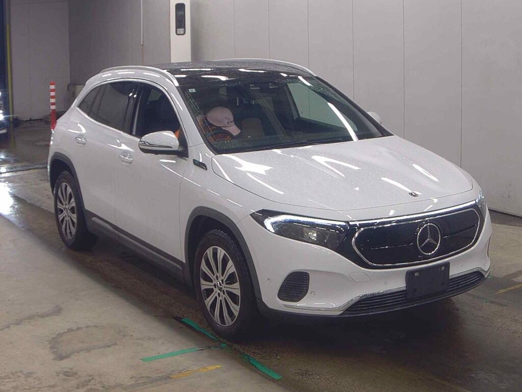 MERCEDES BENZ EQA