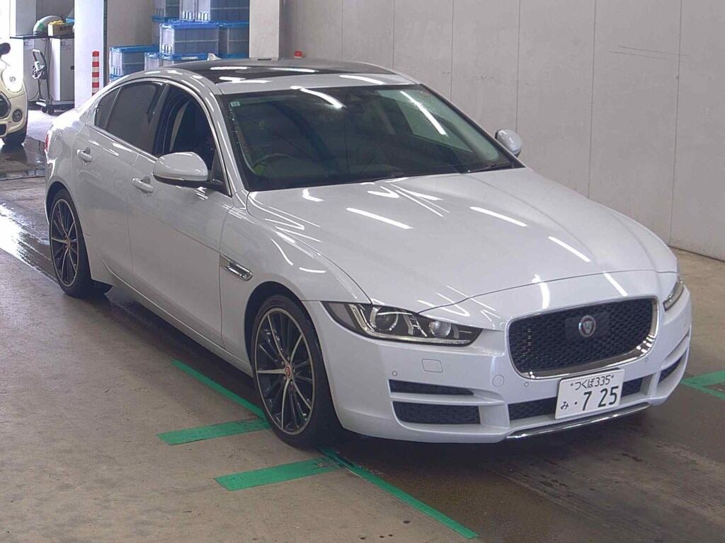 JAGUAR XE