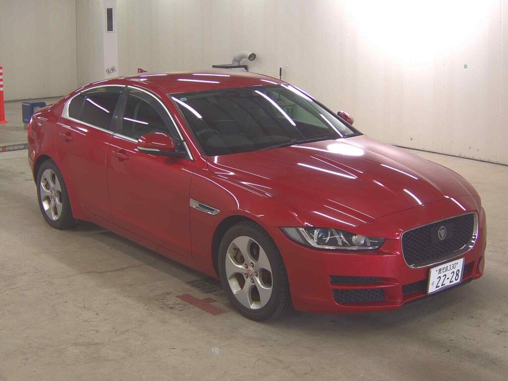JAGUAR XE