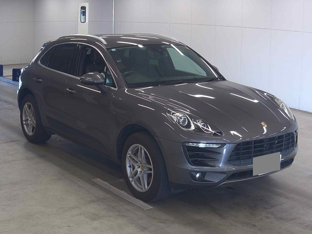 PORSCHE MACAN