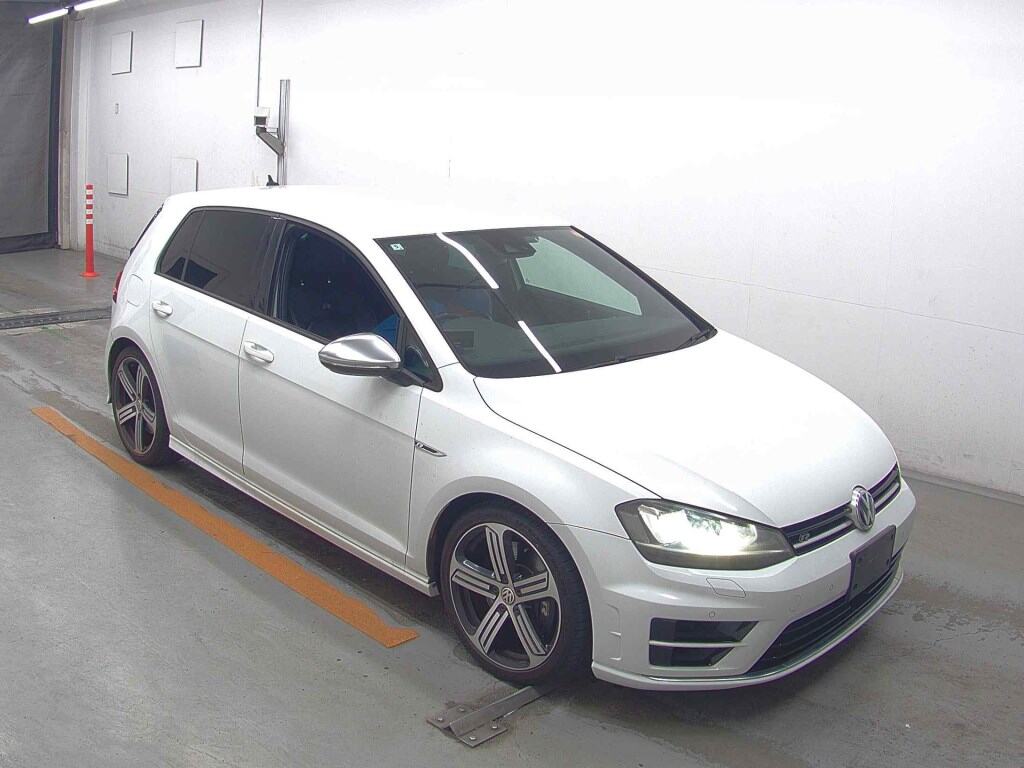 VOLKSWAGEN GOLF R