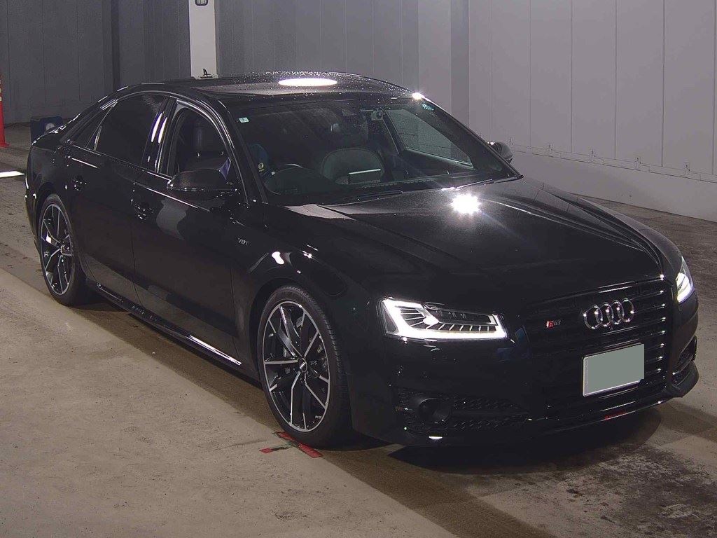 AUDI S8 PLUS