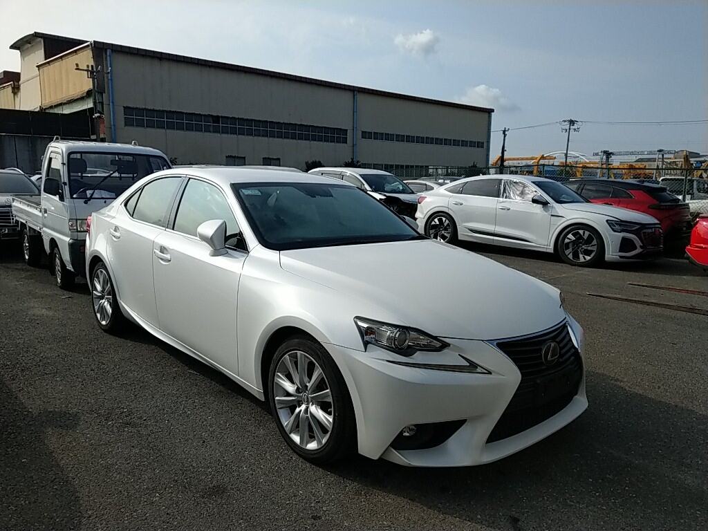 LEXUS IS