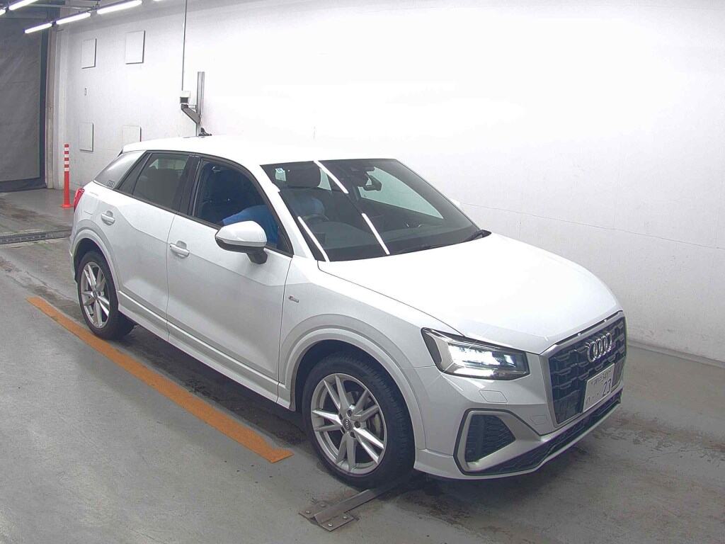 AUDI Q2