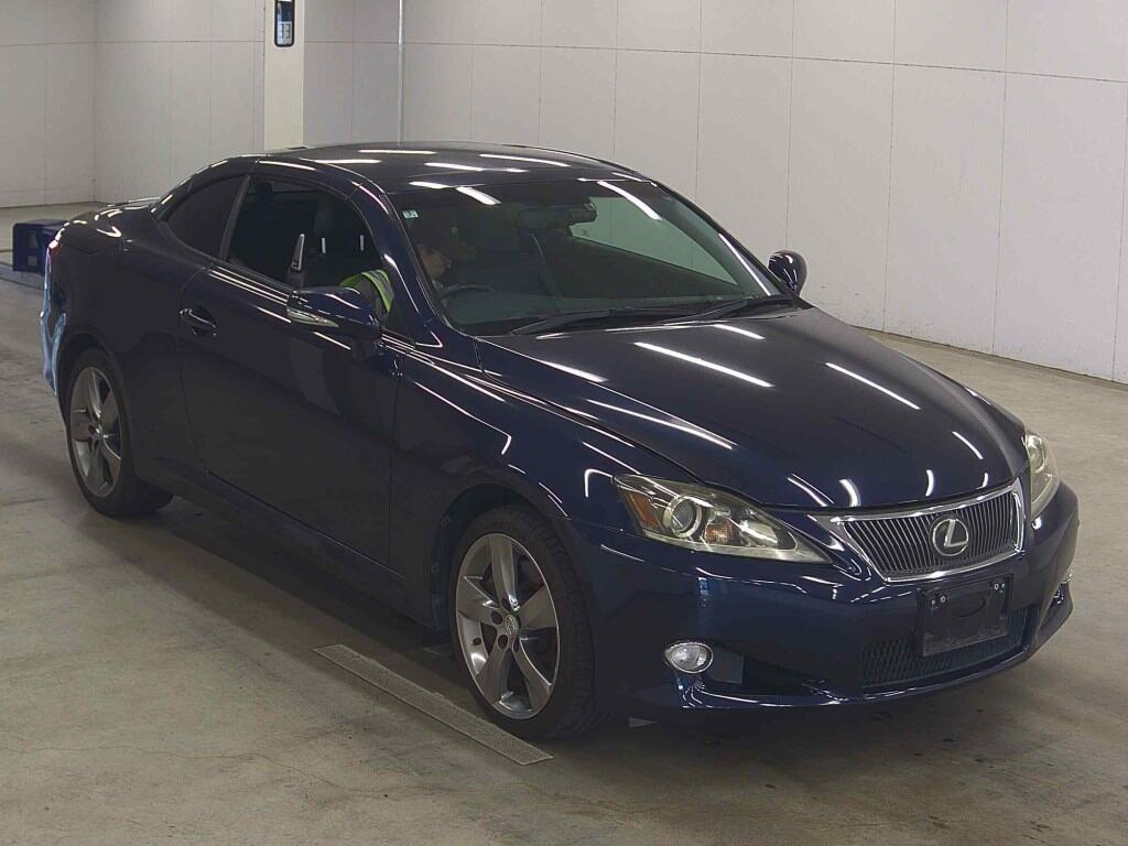 LEXUS IS